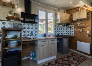 Fridge, microwave