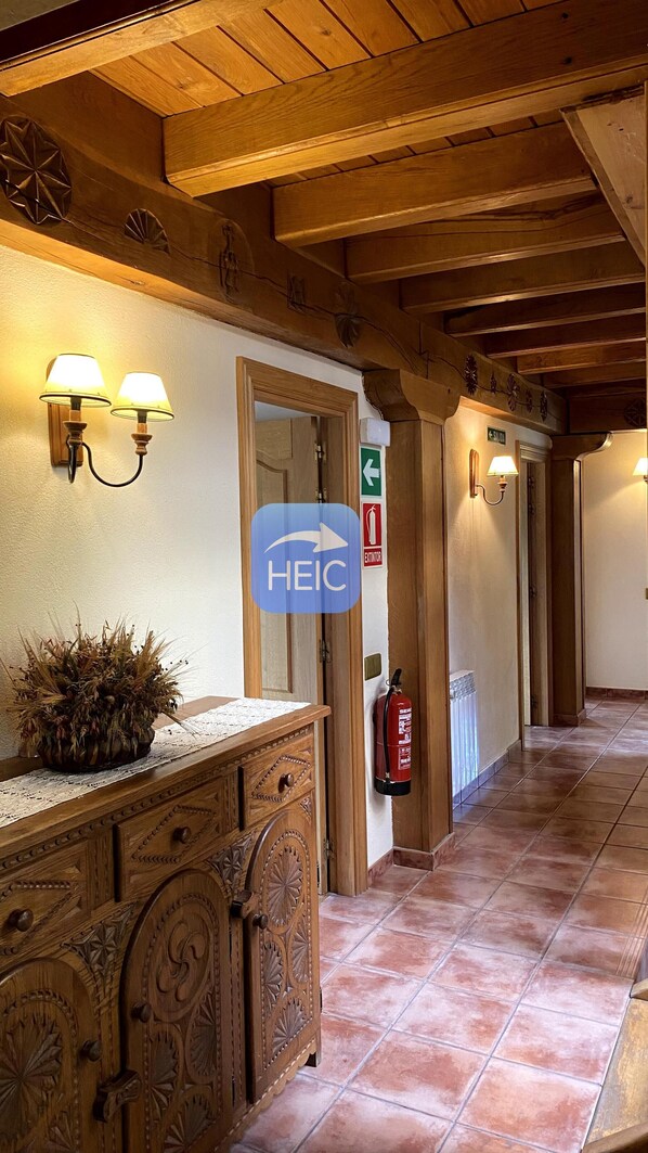 Interior - Rural house 10 minutes from pamplona with large garden and games room (Elcano)