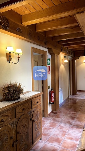 Rural house 10 minutes from pamplona with large garden and games room