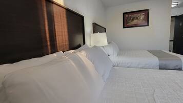 Chambre Double Ăconomique | Bureau, espace de travail pour ordinateur portable, Wi-Fi gratuit