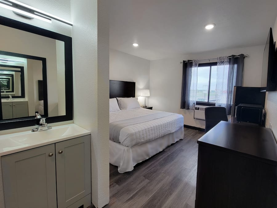 Economy Single Room | Desk, laptop workspace, free WiFi, bed sheets