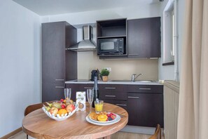 Fridge, stovetop, toaster, cookware/dishes/utensils