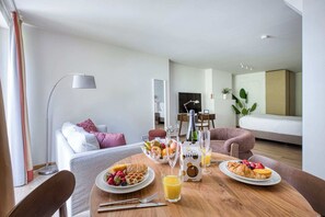 Desk, iron/ironing board, free WiFi, bed sheets - Garden Studio with Terrace Mas C-Garden (Brussels)