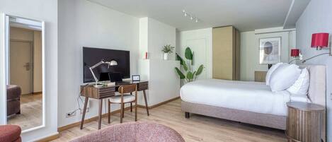 Bureau, fer et planche Ă repasser, accĂšs au Wi-Fi (inclus)