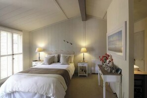 2 bedrooms, free WiFi, bed sheets - Warmwell Luxury Lodge near Weymouth with Pool (Dorchester)