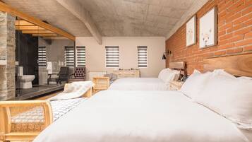 Ropa de cama de alta calidad, cubrecamas y minibar
