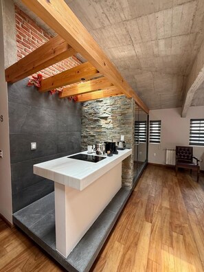 Skylight Double Suite | Coffee and/or coffee maker