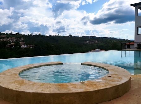 Outdoor pool. Charming 4-bedroom house with fitness room and WiFi in wonderful Curiti