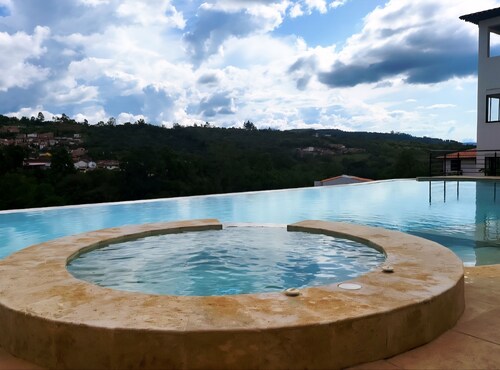 Charming 4-bedroom house with fitness room and WiFi in wonderful Curiti