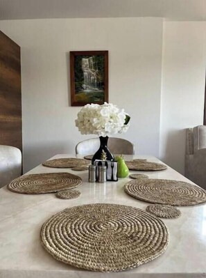 Dining - Charming 4-bedroom house with fitness room and WiFi in wonderful Curiti (Curiti)