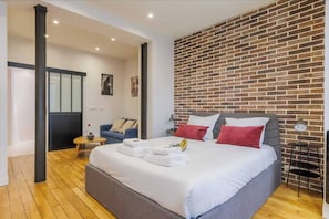 2 chambres, fer et planche à repasser, Wi-Fi, draps fournis