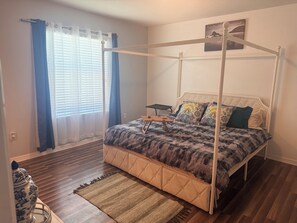 3 bedrooms, desk, free WiFi, bed sheets