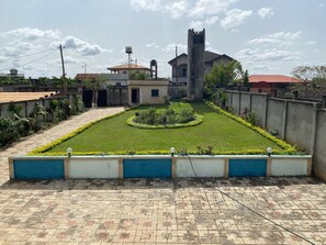 Property grounds - Cozy studio with WiFi and AC in Odza Borne 12, Yaoundé (Yaoundé)