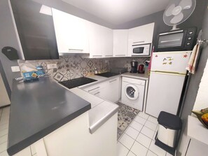 Fridge, microwave, stovetop, dishwasher