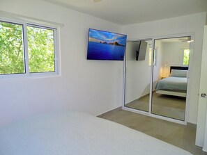 2 chambres, fer et planche à repasser, Wi-Fi, draps fournis