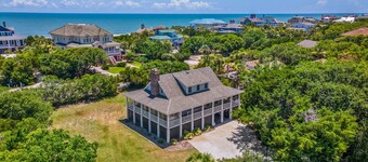 Berry Restful in DeBordieu Colony, Steps from the Beach Walkway.