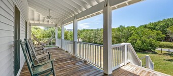 Berry Restful in DeBordieu Colony, Steps from the Beach Walkway.