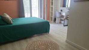 Fer et planche à repasser, Wi-Fi, draps fournis