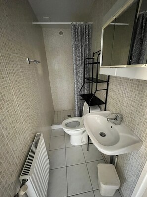 Towels, toilet paper