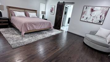 4 bedrooms, iron/ironing board, WiFi, bed sheets