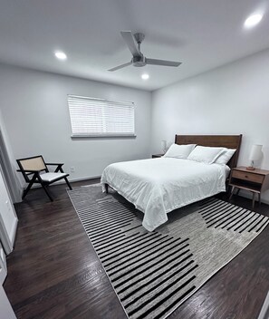 4 bedrooms, iron/ironing board, WiFi, bed sheets