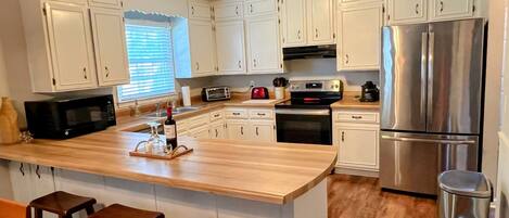 Mikroaaltouuni, uuni, liesi, astianpesukone