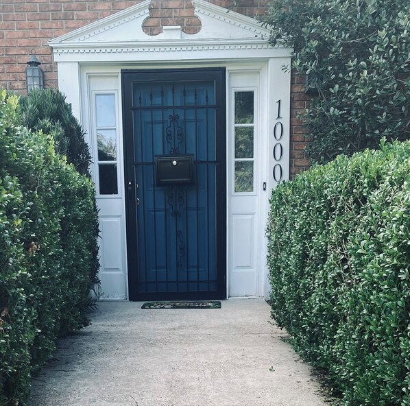 Exterior detail - Spacious 3BR 2.5 BA Townhome, Near Capital, Universities, Cascades & Meyers Park (Tallahassee)