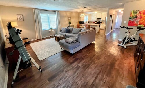 Spacious 3BR 2.5 BA Townhome, Near Capital, Universities, Cascades & Meyers Park