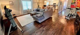 Spacious 3BR 2.5 BA Townhome, Near Capital, Universities, Cascades & Meyers Park