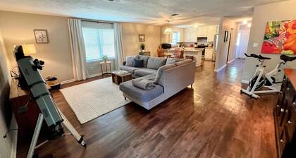 Spacious 3BR 2.5 BA Townhome, Near Capital, Universities, Cascades & Meyers Park