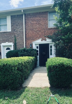 Exterior - Spacious 3BR 2.5 BA Townhome, Near Capital, Universities, Cascades & Meyers Park (Tallahassee)