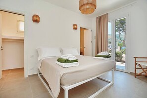 4 bedrooms, in-room safe, iron/ironing board, travel cot