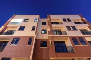 Exterior - Kick back and relax in this calm, stylish space. (Kampala)