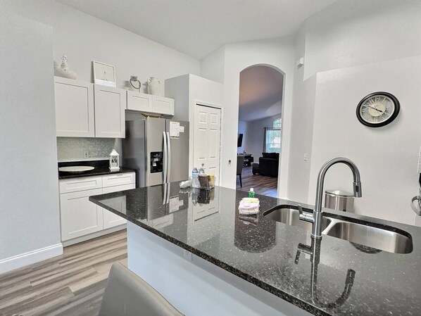 Microwave, dishwasher - 4BR Retreat · 15min to Disney (Kissimmee)