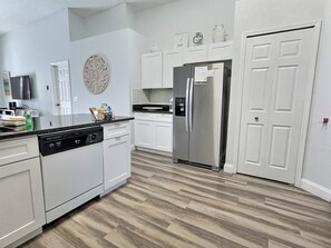 Microondas y lavavajillas 