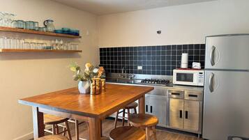 Gallery Apartment, Private Pool, Garden View | Private kitchen