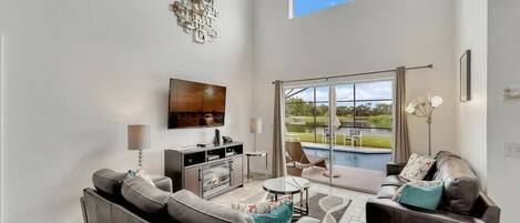 Fernseher, Tischtennisplatte