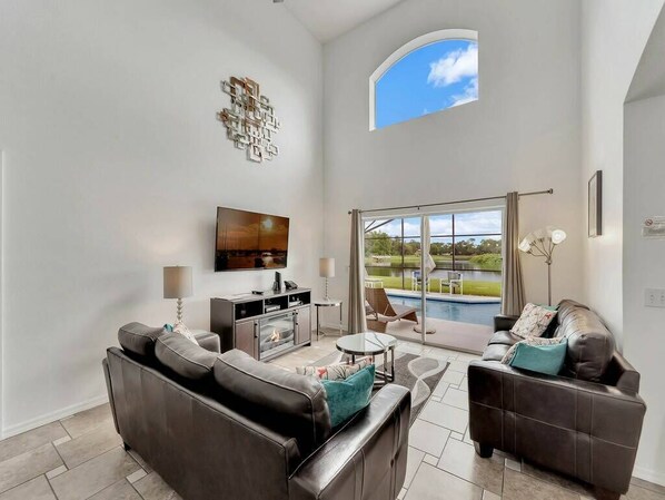 TV, ping pong - Orlando Getaway · 5 Bedrooms + Pool (Kissimmee)