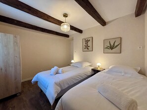 2 bedrooms, iron/ironing board, travel cot, WiFi