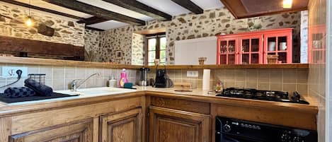 Fridge, microwave, oven, coffee/tea maker