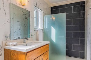 Shower, towels