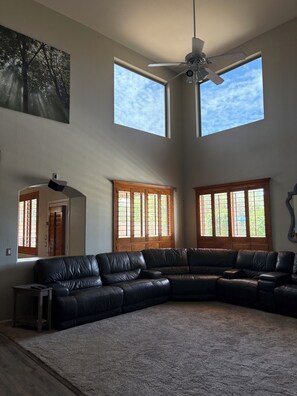 Smart TV, fireplace, ping pong