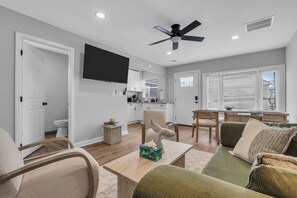 Smart TV, books - 2 Min to Beach with Towels+ Linens, AC, BBQ Grill, Keurig Coffee (Seaside Heights)