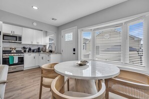 Dining - 2 Min to Beach with Towels+ Linens, AC, BBQ Grill, Keurig Coffee (Seaside Heights)