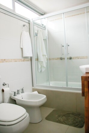 Bathroom - Apartamentos Los Asturianos.- Asturiano 1 (Mar del Plata)
