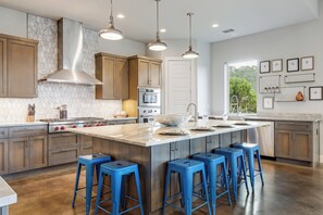 Micro-ondes, four, plaque de cuisson, lave-vaisselle