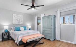 2 bedrooms, in-room safe, iron/ironing board, bed sheets - Cozy 2-Bed Lake Havasu Gem - Steps to Lake & Dining! (Lake Havasu City)