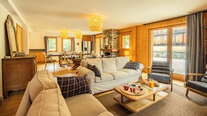 TV, fireplace, stereo - Chalet Achillée – 5 Bedrooms (Les Allues)