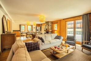 TV, fireplace, stereo