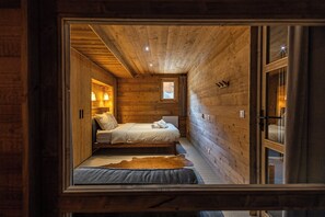 5 bedrooms, WiFi, bed sheets